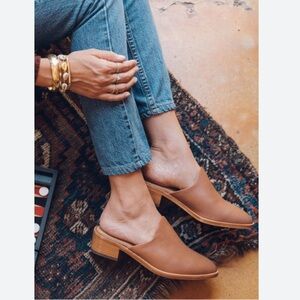 NWOT Soludos The Venetian Mule in Tan Size 6